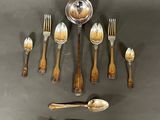 several spoons, forks, and spoons are arranged in a circle