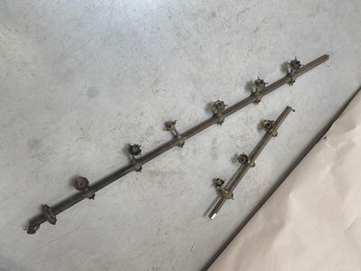 beaucoup de vis qui traînent par terre