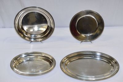 FELIX FRERES, ensemble de 4 PLATS en métal argenté à décor d… - Photo 1