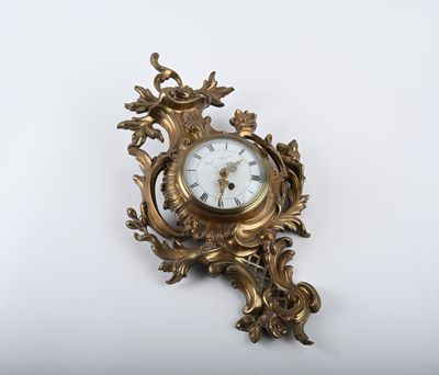 Cartel en bronze doré de style rocaille, le cadran marqué Pa… - Photo 1