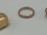 deux bagues en or et une bague sertie d'un rubis