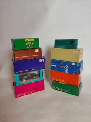 RIO : Lot de 10 miniatures auto 1/43ème en boîtes vitrines, …