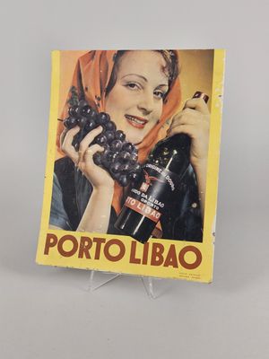 une vieille affiche représentant une femme tenant une bouteille de vin