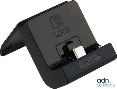 une image d'une station de recharge Nintendo Switch portant le logo Nintendo