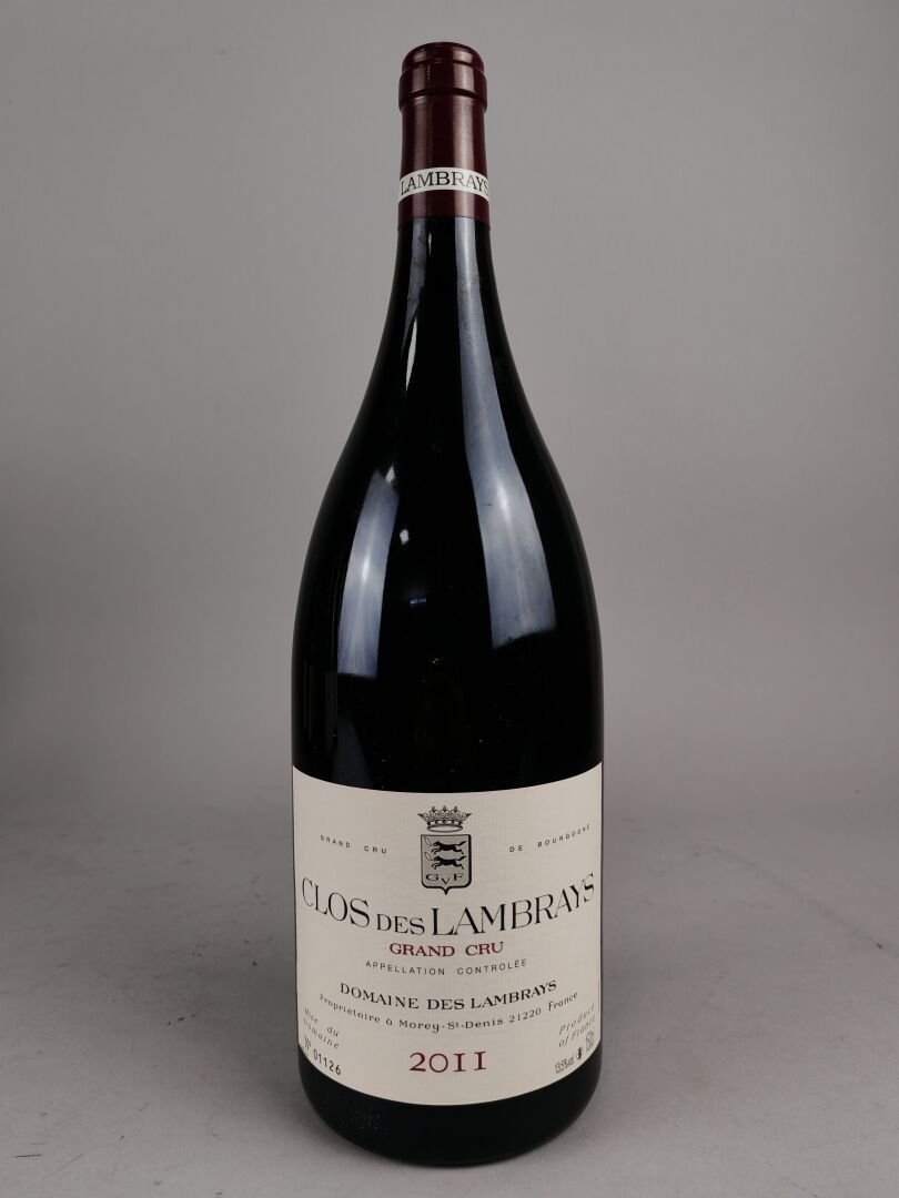 1 magnum de CLOS DES LAMBRAYS Grand Cru 2011 du Domaine des Lambrays. N° de bouteille : 01126 Experte : Madame Linda ...