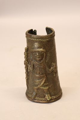 Chevillère en bronze à décor d'un personnage -Bénin.