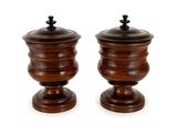 paire de salières et poivrières anciennes en bois