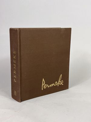 Le livre est marron et comporte des lettres dorées.