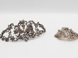 deux broches en argent et un petit broche en argent