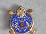 une image représentant un revers bleu et or orné d'un blason