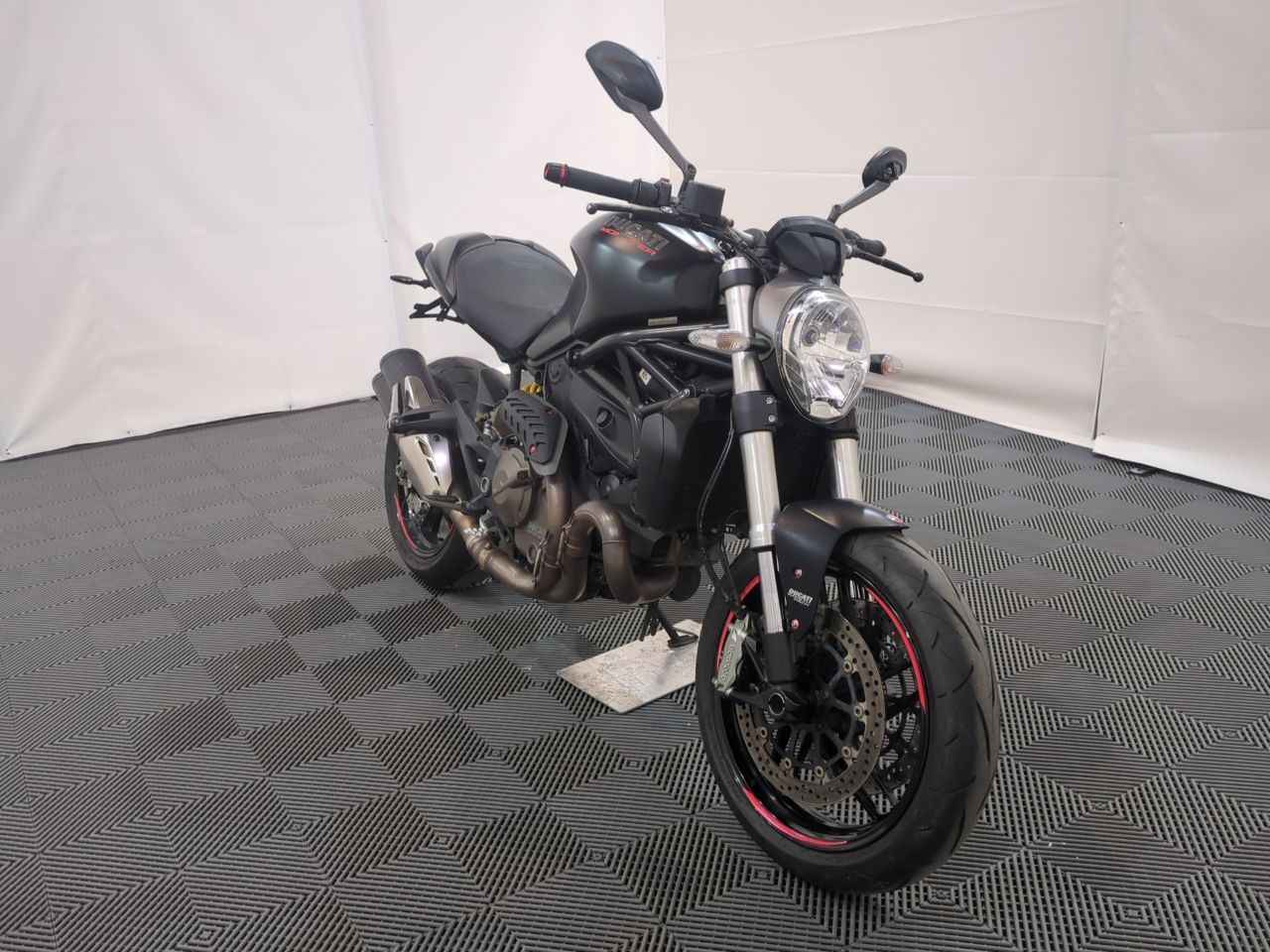 LIEU DE STOCKAGE : Beauvais Web - DUCATI - MONSTER 821 - ES …