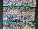 de nombreux paquets de cartes à collectionner Pokémon posés sur une table