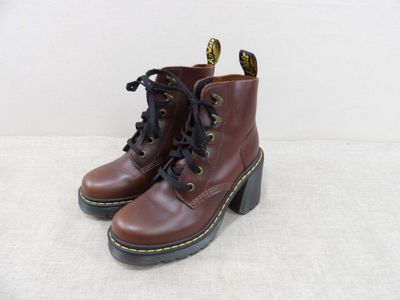dr martenson boots with black laces and brown leather soles