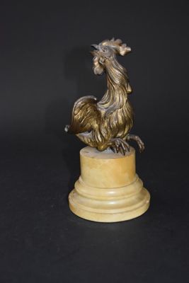 Statuette de coq en bronze doré, sur socle demi-colonne en m…