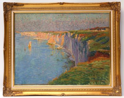 une image représentant un tableau avec des falaises et des bateaux sur l'eau