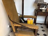 a chair that is sitting in the corner of a room