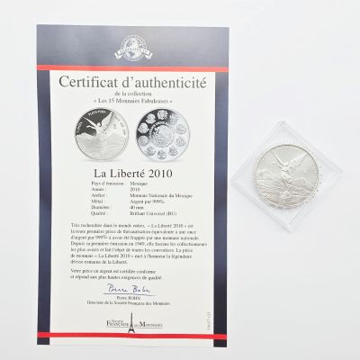 un gros plan sur une feuille de papier sur laquelle figure un certificat