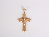 une croix dorée sur fond blanc, surmontée d'une étoile