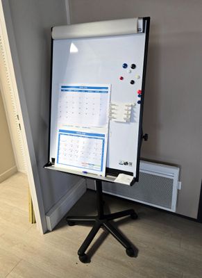 une image représentant un tableau Flipchat sur lequel figure un calendrier
