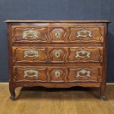 COMMODE à façade légèrement cintrée Vallée du Rhône XVIIIème…