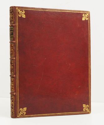 un vieux livre rouge aux tranches dorées et à la bordure dorée