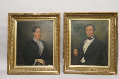 deux tableaux représentant un homme et une femme en tenue de cérémonie