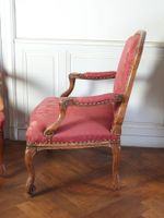 Réunion de DEUX FAUTEUILS en noyer mouluré et sculpté à doss… (photo 3)