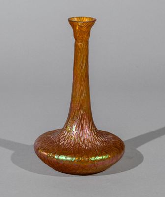 LOETZ (dans le goût de) Vase à long col conique sur base ren…