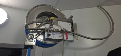 a picture of a machine with a hose attached to it