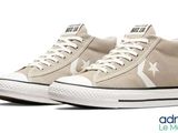 Baskets montantes Converse One Star beiges et blanches, ornées d'une étoile sur le côté