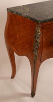 Commode sauteuse de forme galbée toutes faces, en bois de pl… (photo 4)
