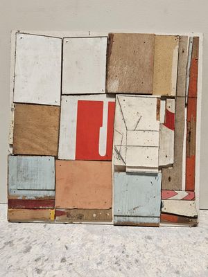 une photo d'une œuvre d'art réalisée en bois
