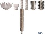 une image représentant un ensemble de brosses à cheveux et de peignes