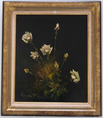 tableau représentant des fleurs blanches dans un cadre doré sur fond noir