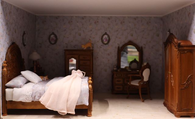 Diorama. Composition miniature, dans une vitrine en bois, vitre e...