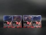 trois paquets de papier photo Ultra Pro posés sur une surface noire