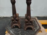 deux bougies posées sur une palette