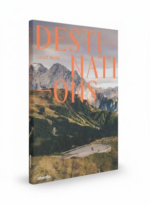 un livre dont la couverture représente les « Destinati »