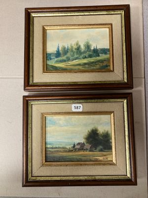 deux tableaux encadrés représentant une scène de vie à la ferme avec une grange au loin