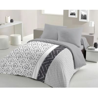 une photo d'un lit avec une couette en noir et blanc