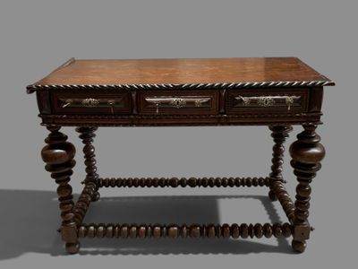 an image of a wooden table with three drawers on top of it