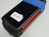 un téléphone portable posé sur une table