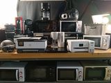 Ce tableau présente de nombreux modèles différents de micro-ondes et de grille-pain