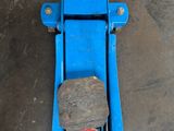 a blue machine that is sitting on the ground