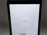 une image représentant une tablette avec le mot « hola » affiché à l'écran