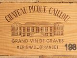 a wooden box with a sign on it that says chateau fouquet calouu