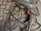 a drill that is sitting on top of a table