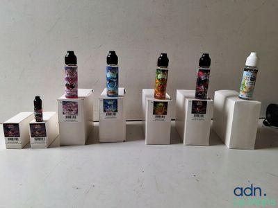 une grande variété de modèles de cigarettes électroniques exposés