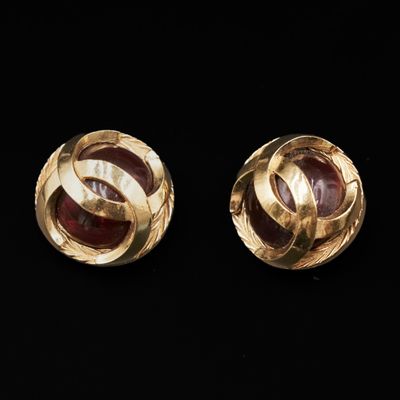 paire de boucles d'oreilles en or et en garnétite