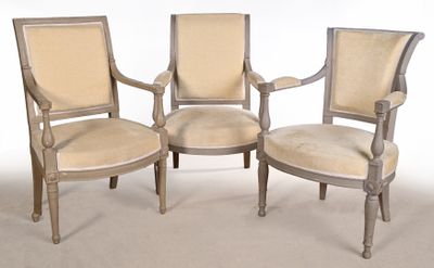 trois chaises avec un revêtement beige, revêtement beige, revêtement beige, revêtement beige, revêtement beige, revêtement beige, revêtement beige, revêtement beige